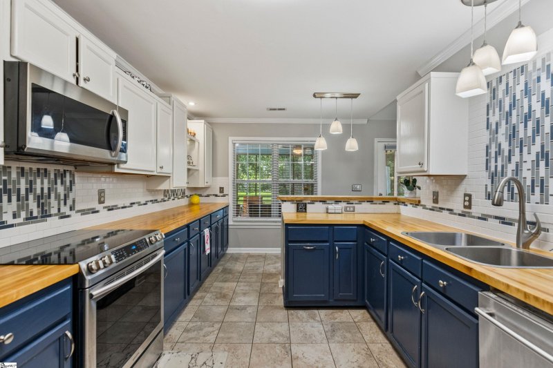 Property image 4 at 311 N Autumn Crest Place, Taylors, SC 29687