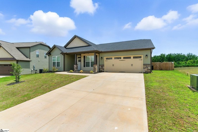 Property image 3 at 209 Abelia Meadows Drive, Piedmont, SC 29673