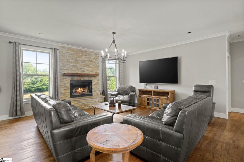 Property image 3 at 22 Meadowglen Place, Greer, SC 29651