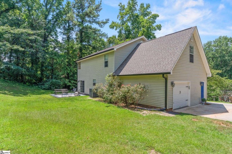 Property image 3 of 411 Palmetto Drive in Country Club Estates, Greer, SC 29651-5921