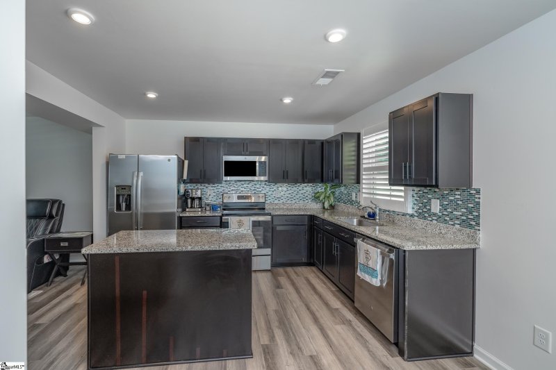 Property image 4 of 134 Fernside Court in Hampton Townes, Greenville, SC 29617