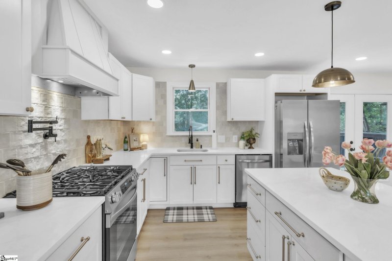 Property image 2 at 104 Alice Farr Drive, Greenville, SC 29617