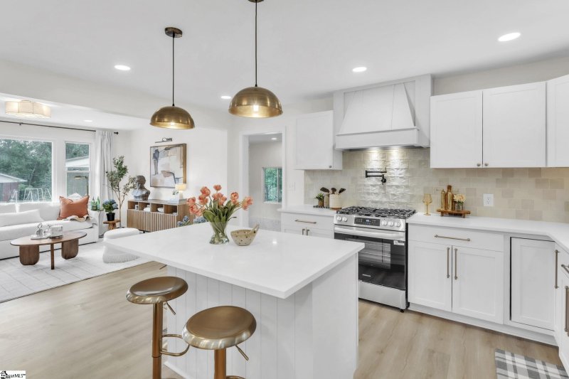 Property image 3 at 104 Alice Farr Drive, Greenville, SC 29617