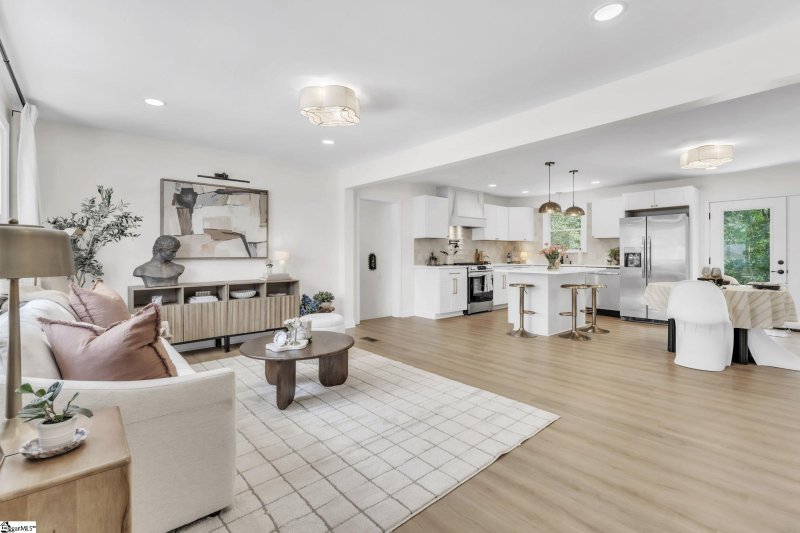 Property image 4 at 104 Alice Farr Drive, Greenville, SC 29617