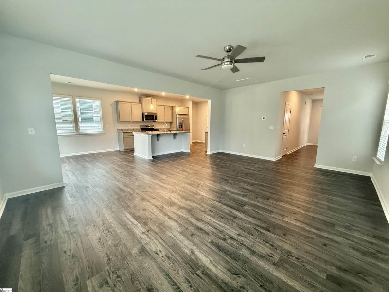 Property image 2 at 1813 Berkshire Lane, Spartanburg, SC 29303