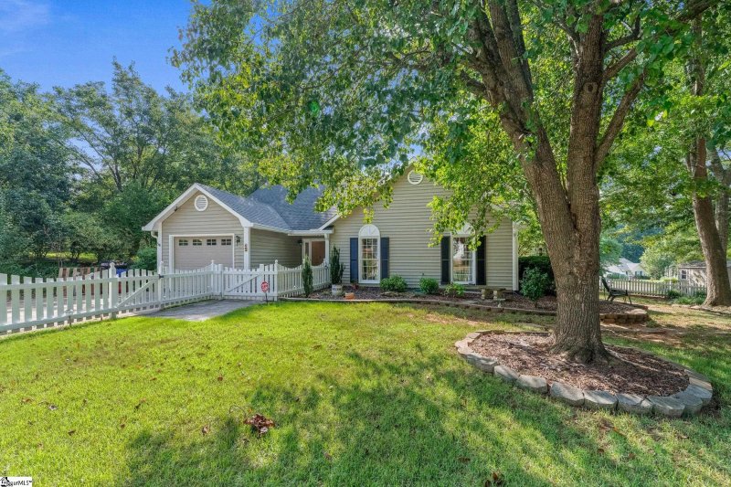 Property image 2 at 35 Chinaberry Lane, Simpsonville, SC 29680