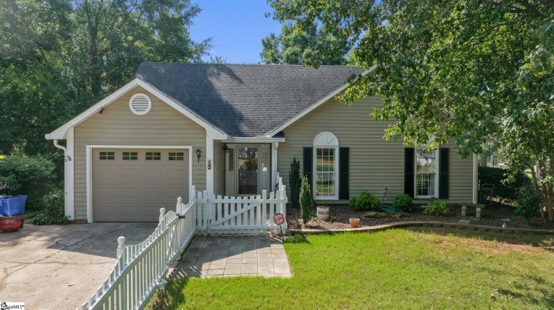 Property image 3 at 35 Chinaberry Lane, Simpsonville, SC 29680