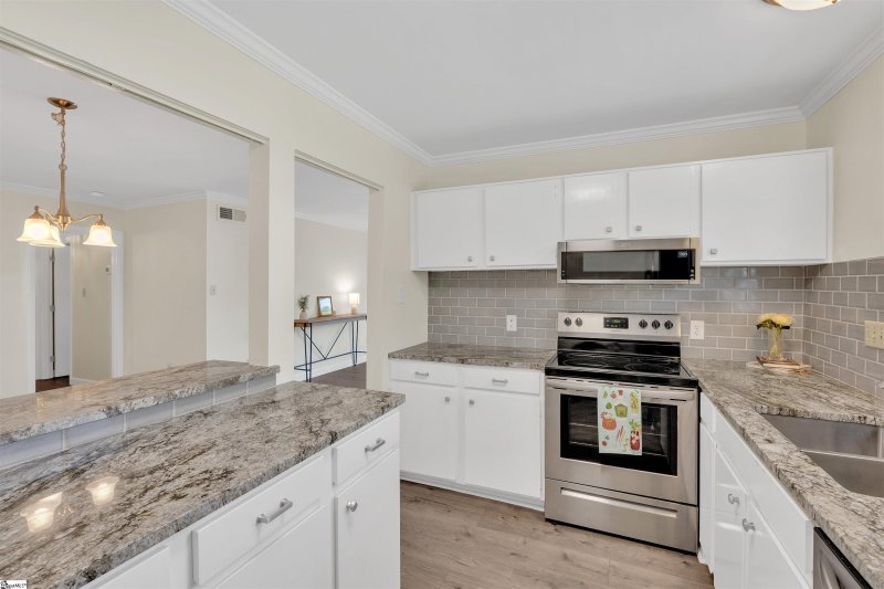 Property image 2 at 925 Cleveland Street, Greenville, SC 29601