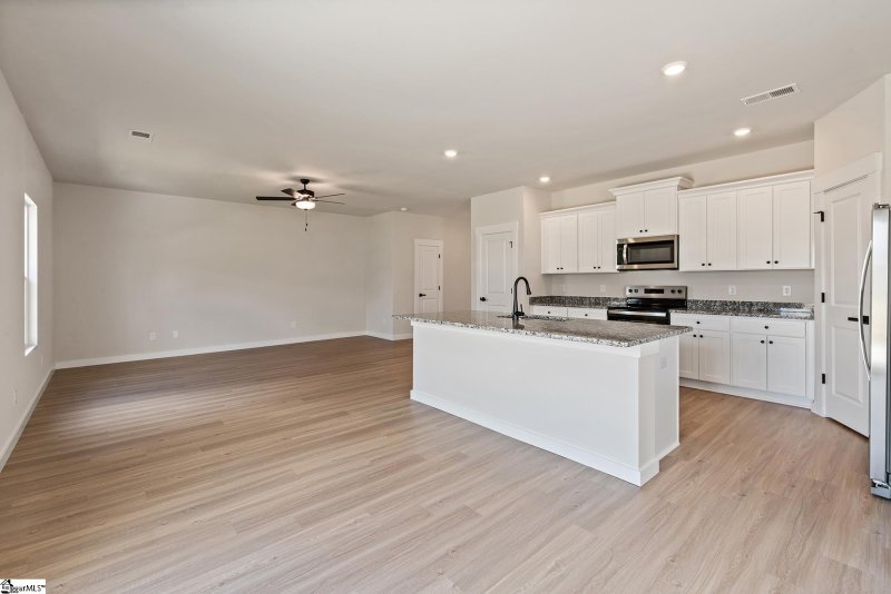 Property image 5 of 1229 Crested Iris Street in Henson Creek Farms, Moore, SC 29369