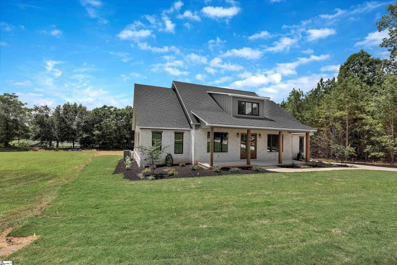 Property image 2 of 144 Jericho Circle in The Oaks at Mountain View, Williamston, SC 29697