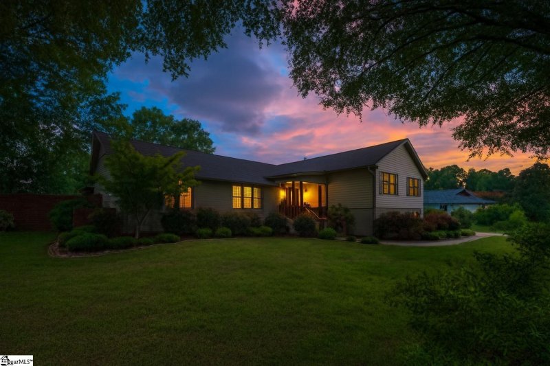 Foxcroft, Greer community