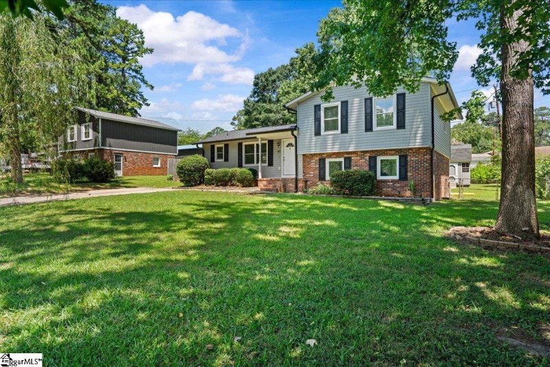 Property image 2 of 308 Capewood Road in Westwood, Simpsonville, SC 29680