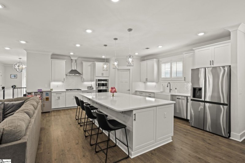 Property image 2 of 542 Coolwater Drive in Stillwaters of Lake Robinson, Taylors, SC 29687