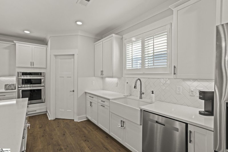 Property image 4 of 542 Coolwater Drive in Stillwaters of Lake Robinson, Taylors, SC 29687