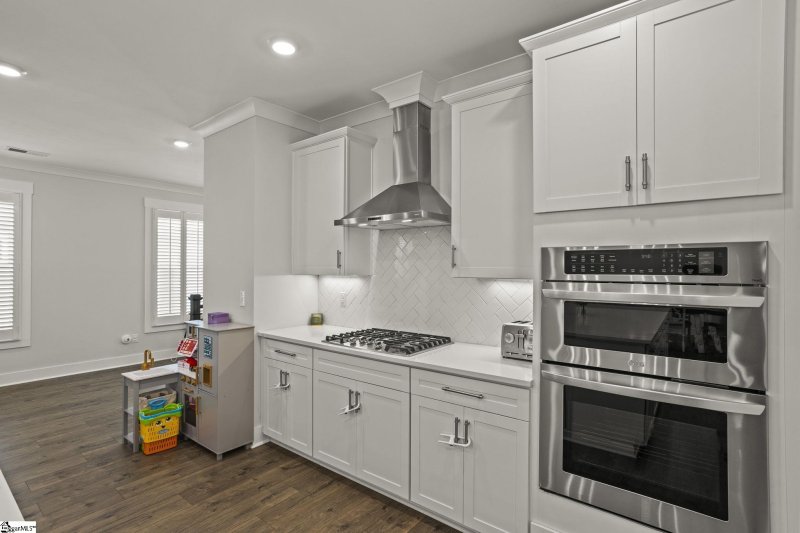 Property image 5 of 542 Coolwater Drive in Stillwaters of Lake Robinson, Taylors, SC 29687