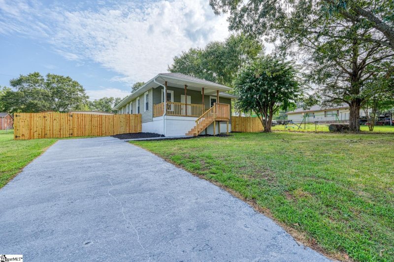 Property image 2 at 121 Beth Street, Greer, SC 29651