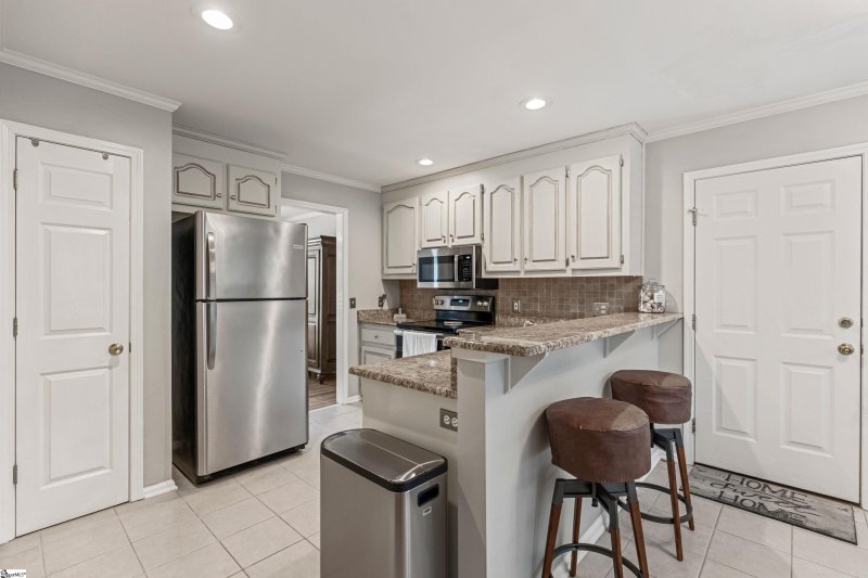 Property image 4 of 17 Julesking Court in Half Mile Lake, Greenville, SC 29609