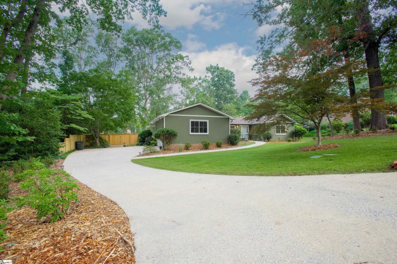 Property image 2 at 3 Norwich Drive, Greenville, SC 29609-1437