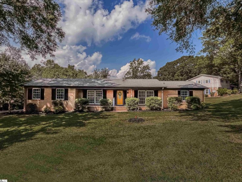 Forest Acres, Easley Community
