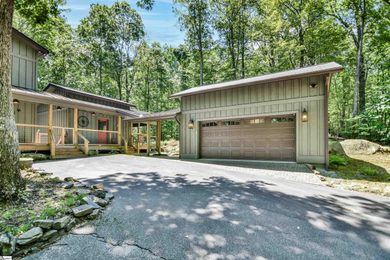 Property image 2 at 8 Cliff Ridge Court, Cleveland, SC 29635