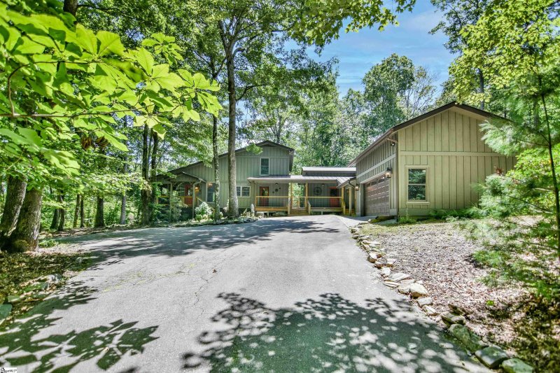 Property image 4 at 8 Cliff Ridge Court, Cleveland, SC 29635