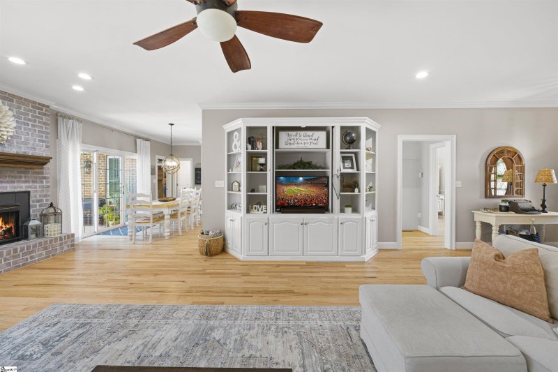 Property image 4 of 350 Royal Burgess Drive in Links O Tryon, Campobello, SC 29322