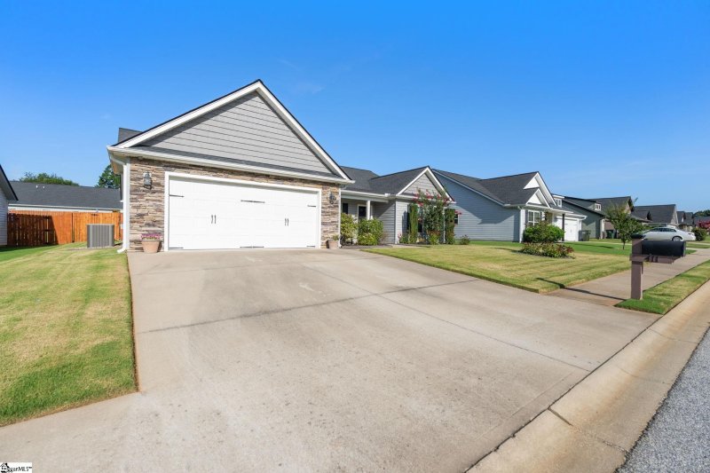 Property image 2 at 411 Peaksview Drive, Simpsonville, SC 29681