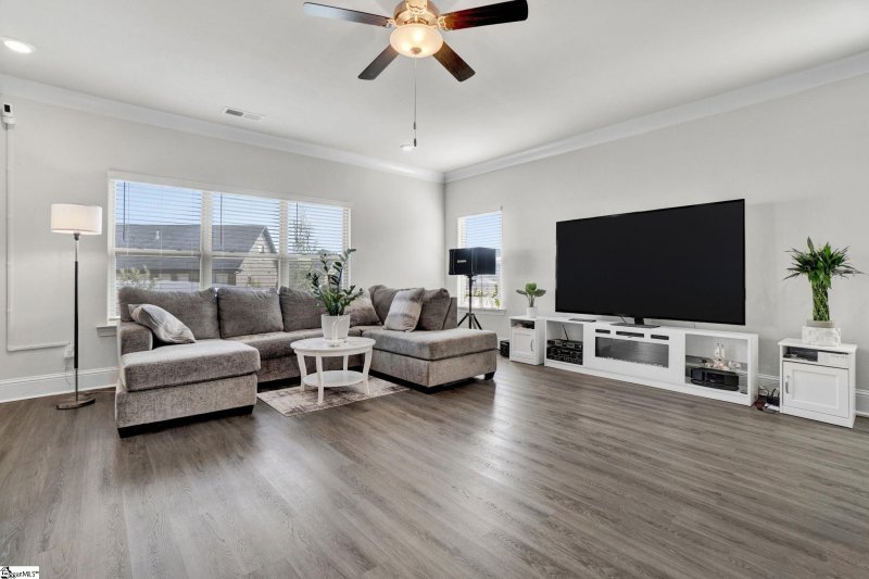 Property image 3 of 109 Wyatt Drive in Hidden Lake Estates, Greenville, SC 29605