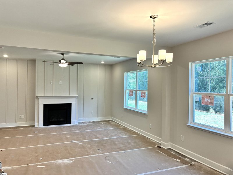 Property image 4 of 402 Ridgepark Lane in Holly Ridge, Greenville, SC 29607