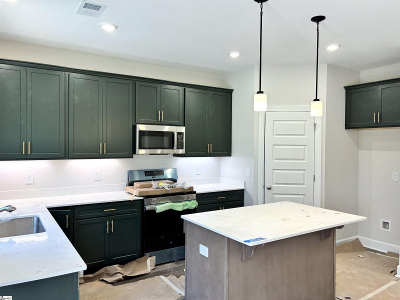 Property image 4 of 400 Ridgepark Lane in Holly Ridge, Greenville, SC 29607