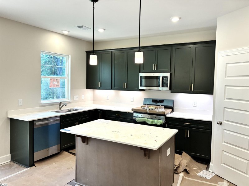 Property image 5 of 400 Ridgepark Lane in Holly Ridge, Greenville, SC 29607