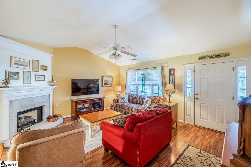 Property image 2 at 620 Fairview Lake Way, Simpsonville, SC 29680