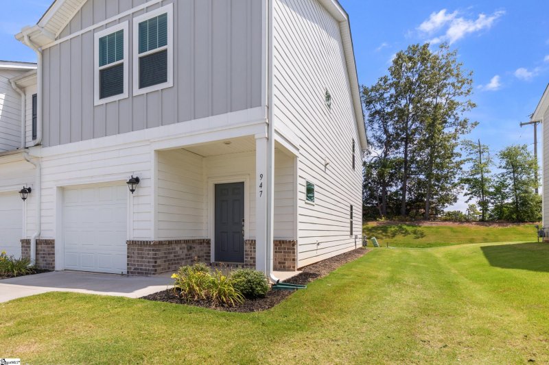Property image 4 at 947 Yarn Way, Greer, SC 29651
