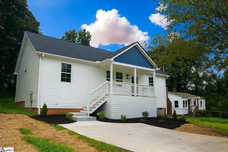 Property image 2 of 109 Piedmont Park Road in Piedmont Park, Greenville, SC 29609