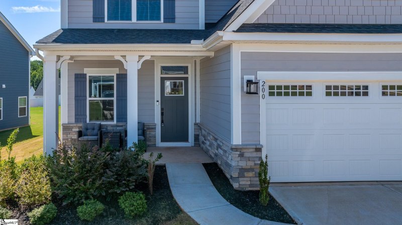 Property image 2 of 200 Hollythorpe Lane in Landon Station, Fountain Inn, SC 29644