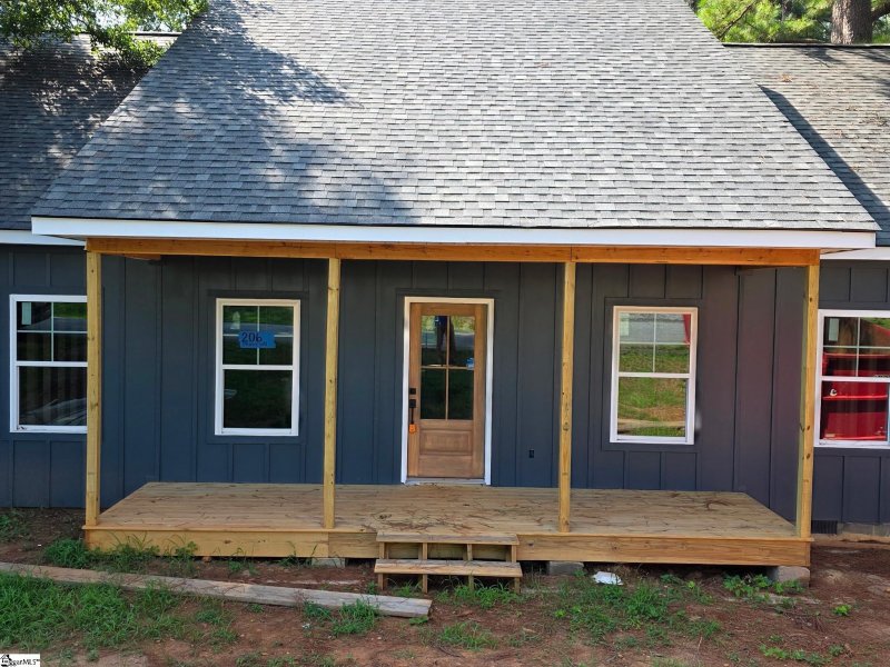 Property image 2 of 206 Princeton Avenue in College Heights, Greenville, SC 29607