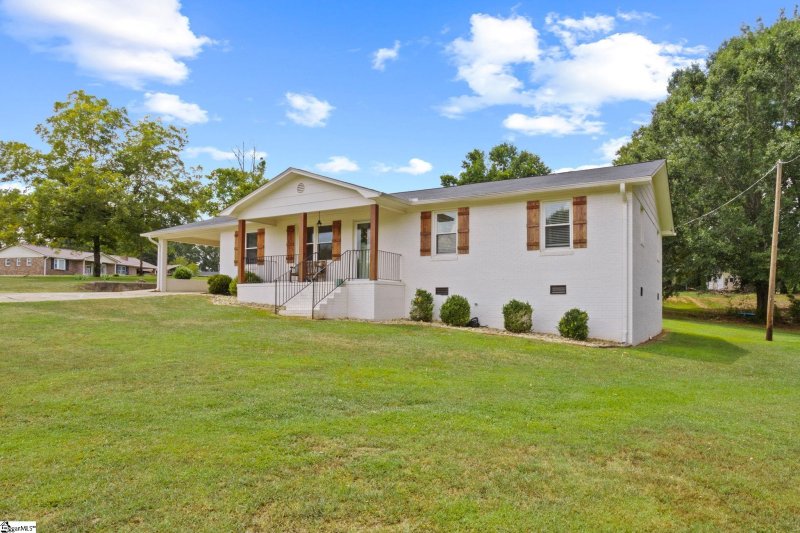 Property image 2 at 211 Bentwood Drive, Piedmont, SC 29673