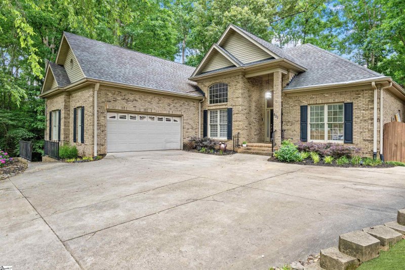 Property image 2 of 207 Player Way in Sycamore Ridge, Simpsonville, SC 29681