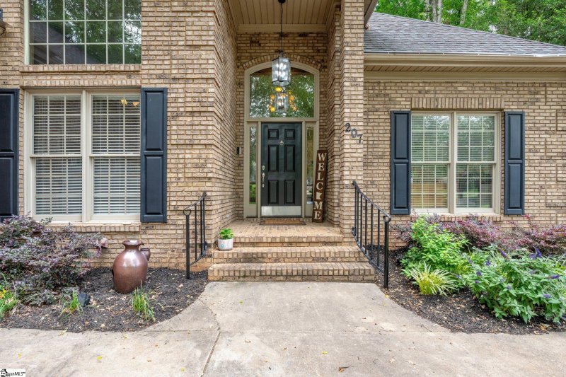 Property image 3 of 207 Player Way in Sycamore Ridge, Simpsonville, SC 29681