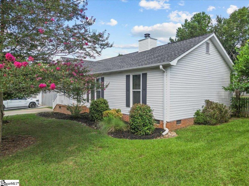 Property image 3 of 117 Oak Valley Drive in Dunwoody Oaks, Simpsonville, SC 29681