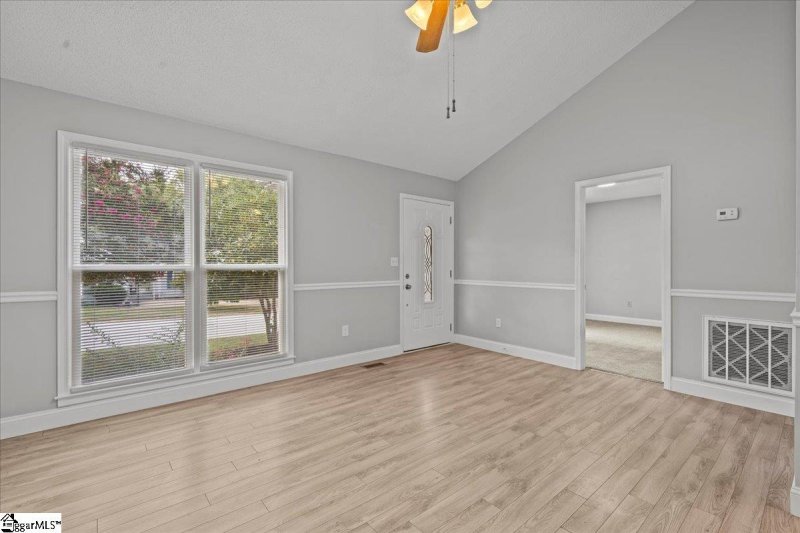 Property image 4 of 117 Oak Valley Drive in Dunwoody Oaks, Simpsonville, SC 29681