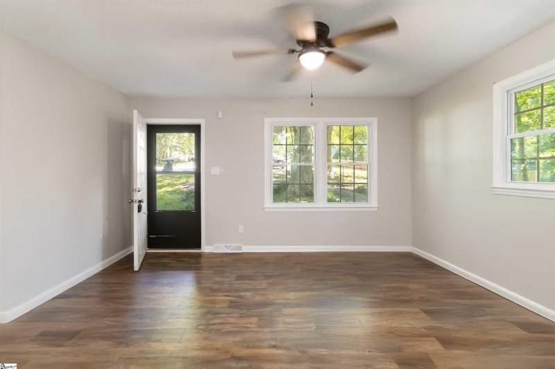 Property image 3 at 102 Padgett Court, Wellford, SC 29385