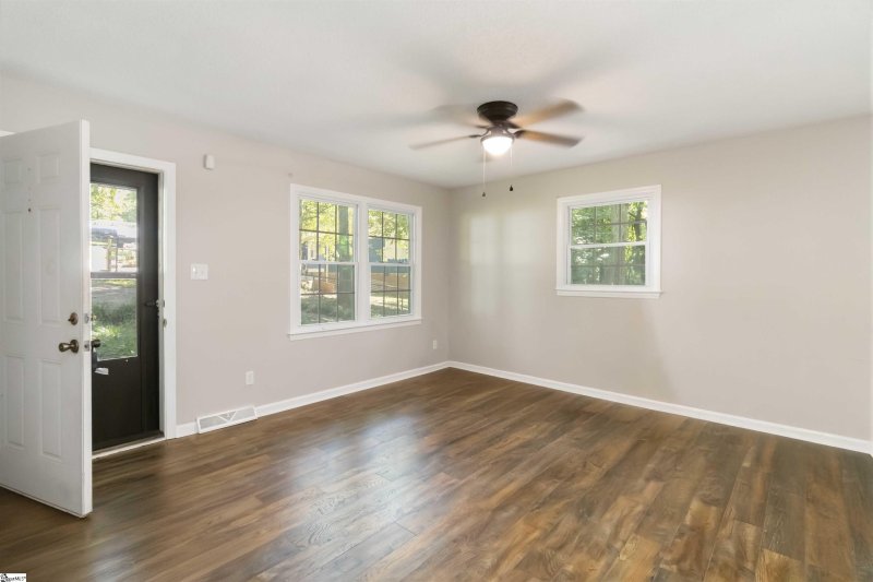 Property image 4 at 102 Padgett Court, Wellford, SC 29385