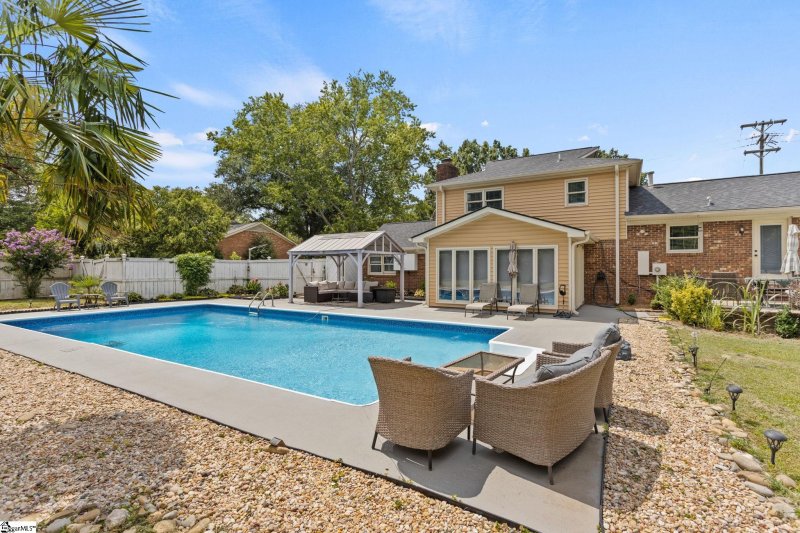 Property image 2 of 724 Hudson Road in Merrifield Park, Greenville, SC 29615