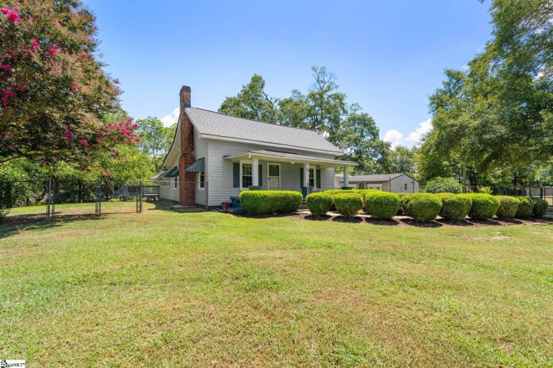 Property image 2 of 206 Ivydale Drive in Piedmont Park, Greenville, SC 29609