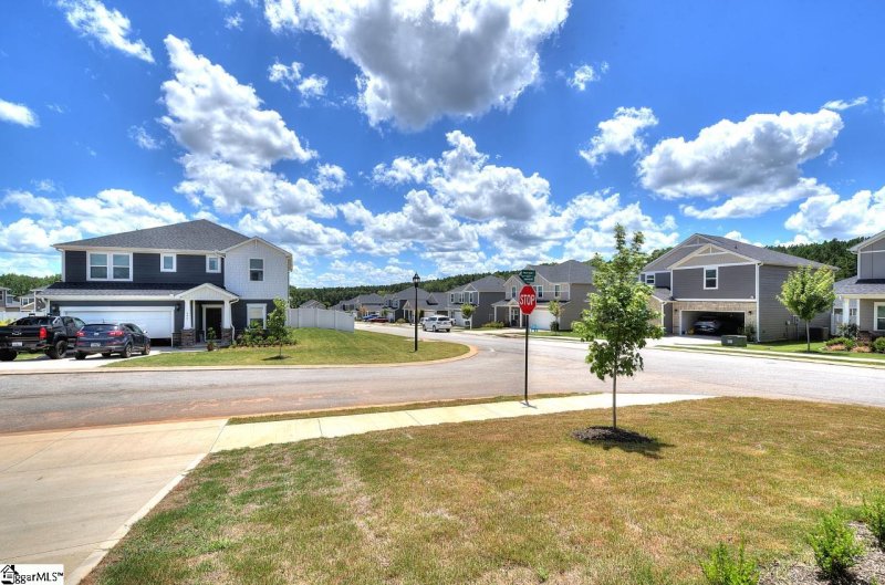 Property image 4 of 601 Hollybank Street in Wexford Park, Fountain Inn, SC 29644