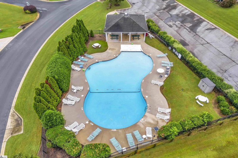 Property image 2 of 243 Castleton Circle in Cobbs Creek, Boiling Springs, SC 29316