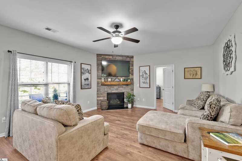 Property image 5 of 243 Castleton Circle in Cobbs Creek, Boiling Springs, SC 29316