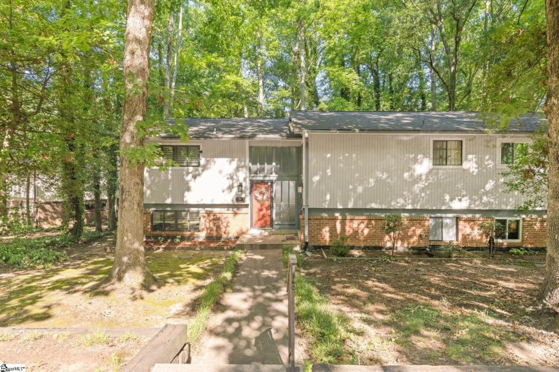 Property image 3 at 100 Briarview Circle, Greenville, SC 29615