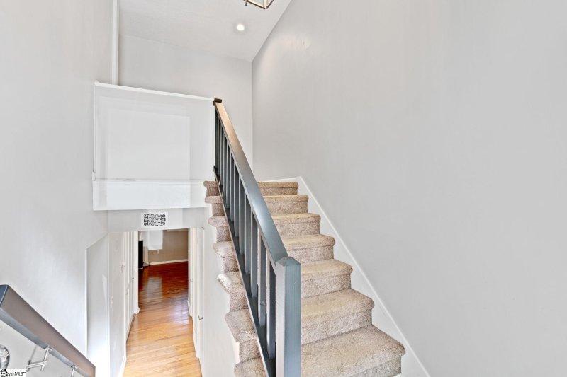 Property image 5 at 100 Briarview Circle, Greenville, SC 29615